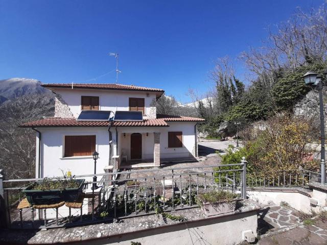 Villa Indipendente in vendita a Aielli, Abruzzo