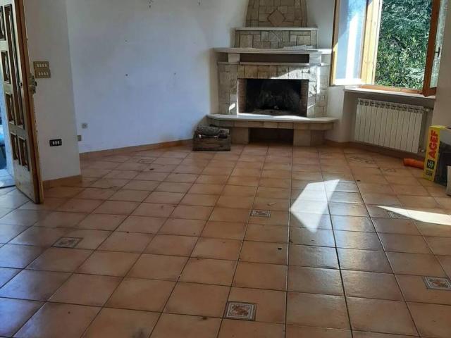 Villa Indipendente in vendita a Aielli, Abruzzo