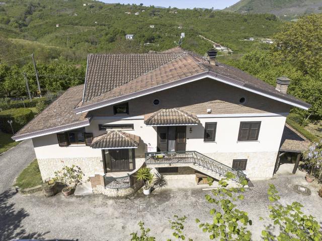 Villa Indipendente in vendita a Contrada, Campania