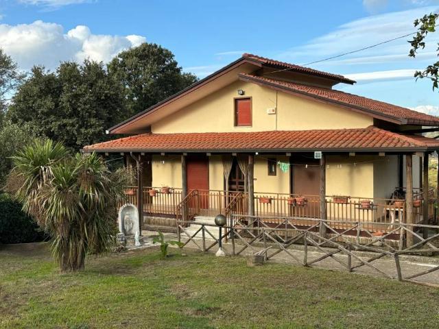 Villa Indipendente in vendita a Aiello Del Sabato, Campania