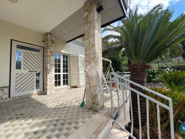 Villa Indipendente in vendita a Aiello Del Sabato, Campania