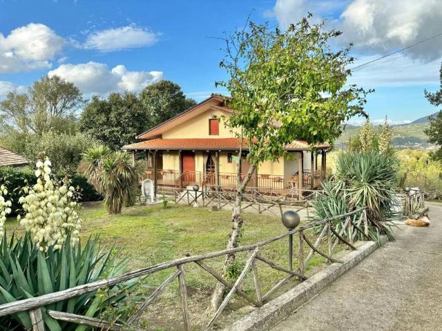 Villa Indipendente in vendita a Aiello Del Sabato, Campania
