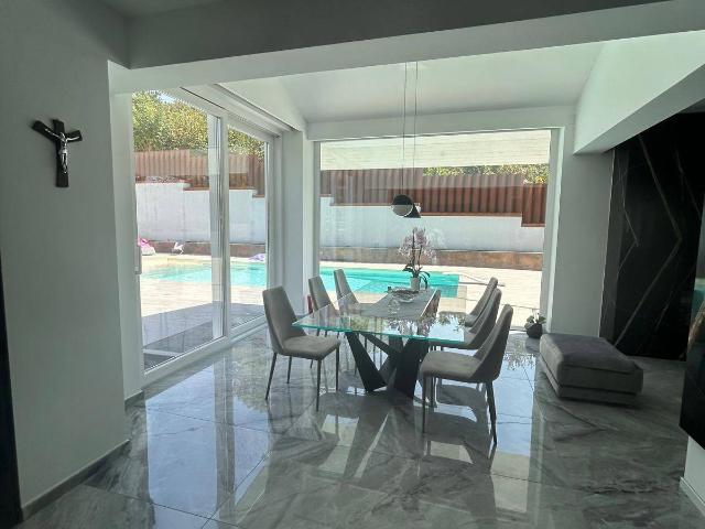 Villa Indipendente in vendita a Atripalda, Campania
