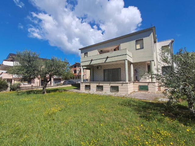 Villa Indipendente in vendita a Montesarchio, Campania