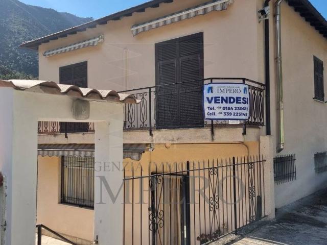 Villa Indipendente in vendita a Airole, Liguria