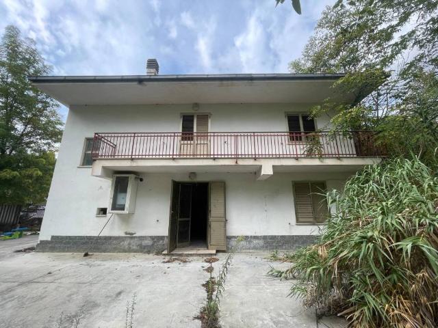 Villa Indipendente in vendita a Ticchione, Alanno