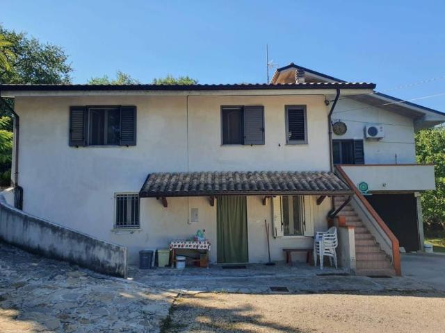 Villa Indipendente in vendita a Alanno, Abruzzo
