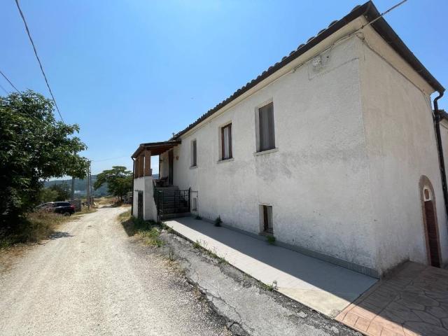 Villa Indipendente in vendita a Alanno, Abruzzo