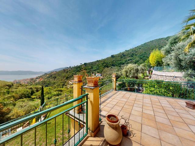 Villa Indipendente in vendita a Alassio, Liguria