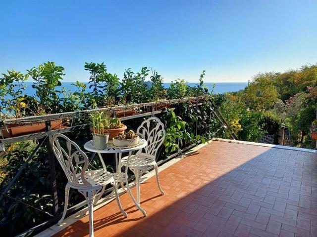 Villa Indipendente in vendita a Alassio, Liguria