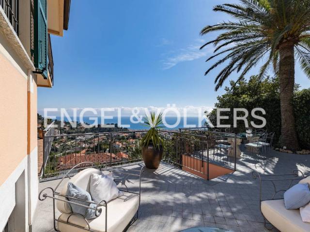 Villa Indipendente in vendita a Moglio, Alassio