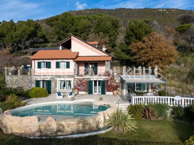 Villa Indipendente in vendita a Alassio, Liguria