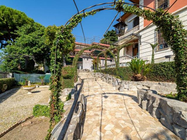 Villa Indipendente in vendita a Alassio, Liguria