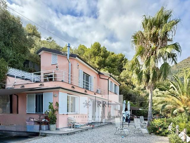 Villa Indipendente in vendita a Moglio, Alassio