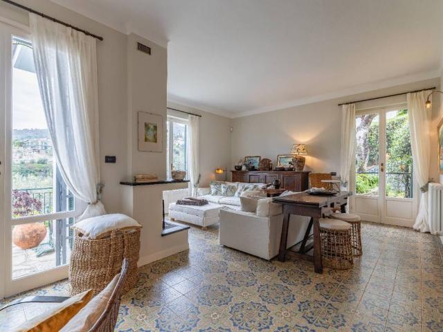 Villa Indipendente in vendita a Moglio, Alassio