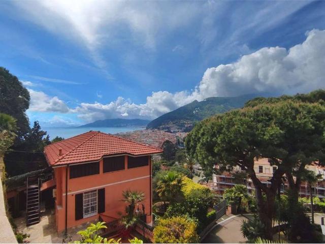Villa Indipendente in vendita a Alassio, Liguria