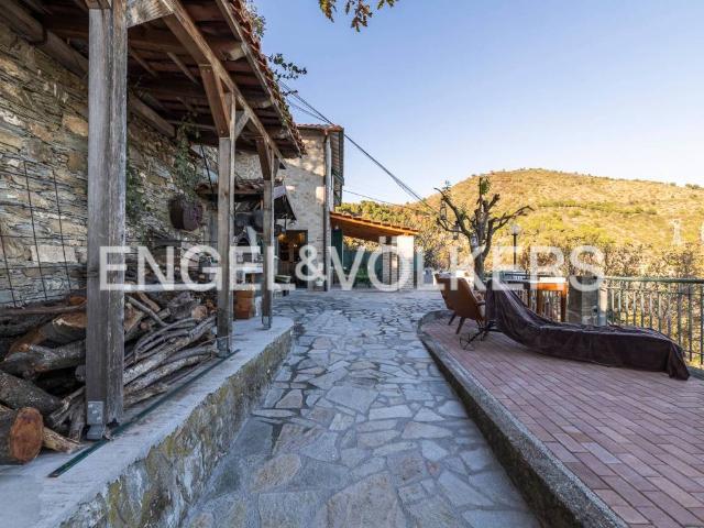 Villa Indipendente in vendita a Moglio, Alassio