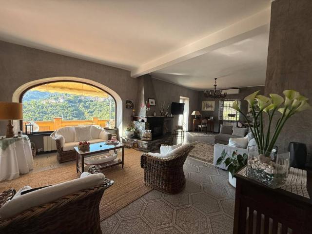 Villa Indipendente in vendita a Moglio, Alassio