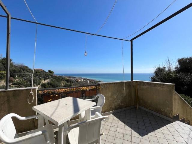 Villa Indipendente in vendita a Alassio, Liguria