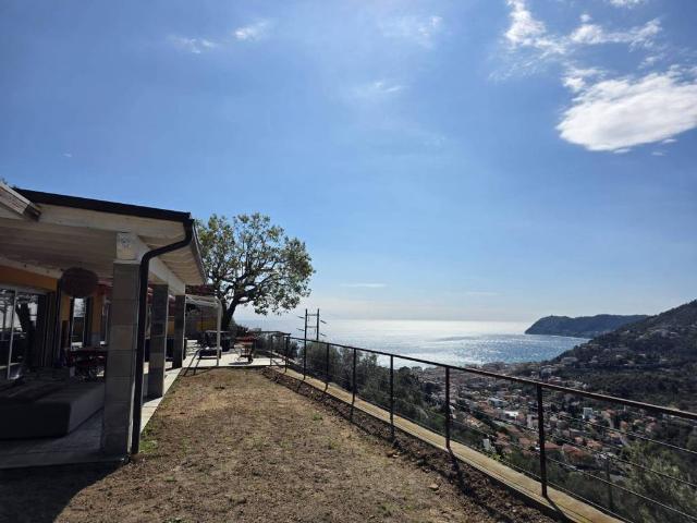 Villa Indipendente in vendita a Alassio, Liguria