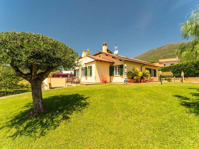 Villa Indipendente in vendita a Moglio, Alassio