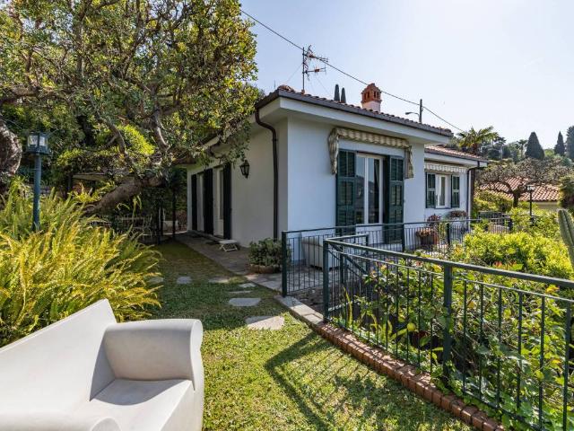 Villa Indipendente in vendita a Moglio, Alassio