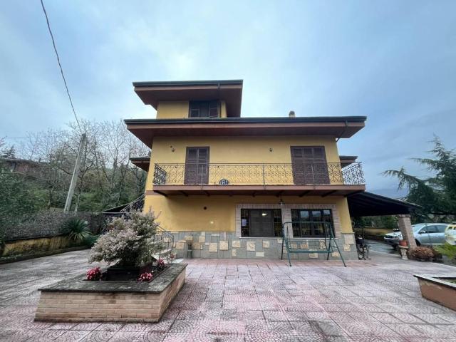 Villa Indipendente in vendita a Alatri, Lazio