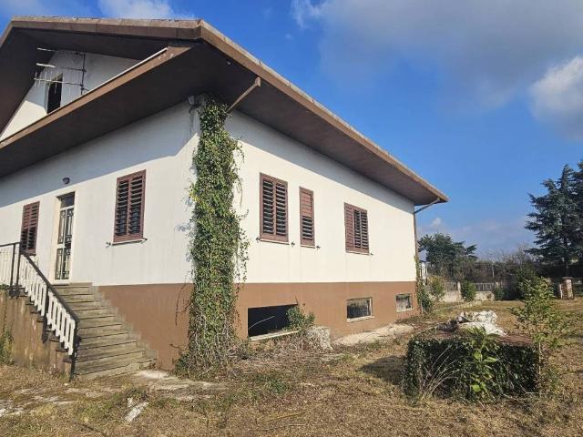 Villa Indipendente in vendita a Alatri, Lazio