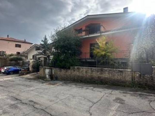 Villa Indipendente in vendita a Alatri, Lazio