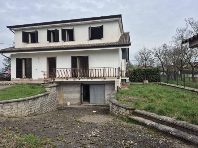 Villa Indipendente in vendita a Alatri, Lazio