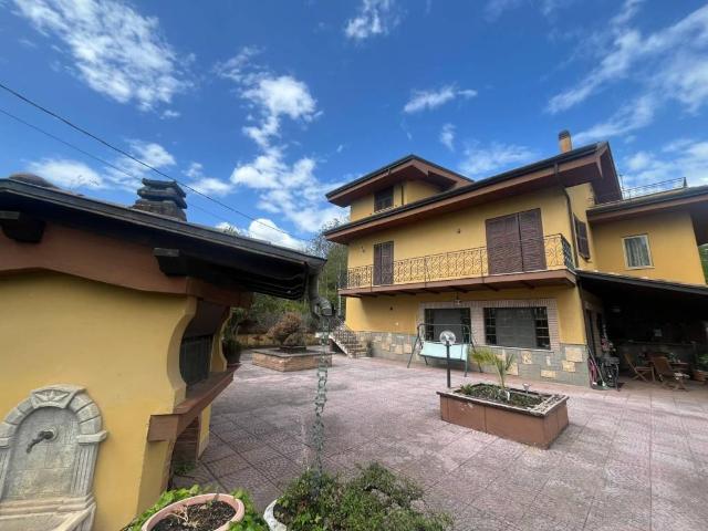 Villa Indipendente in vendita a Alatri, Lazio