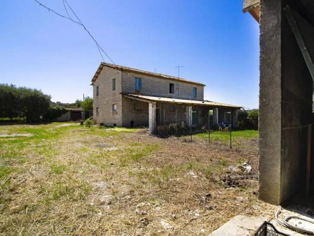 Villa Indipendente in vendita a Unione dei Comuni della Val Vibrata, Alba Adriatica