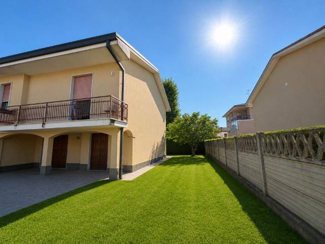Villa Indipendente in vendita a Albairate, Lombardia
