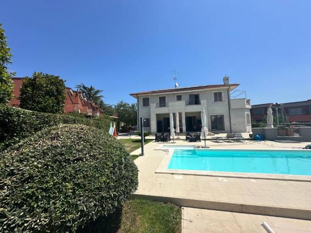 Villa Indipendente in vendita a Roma Capitale, Lazio