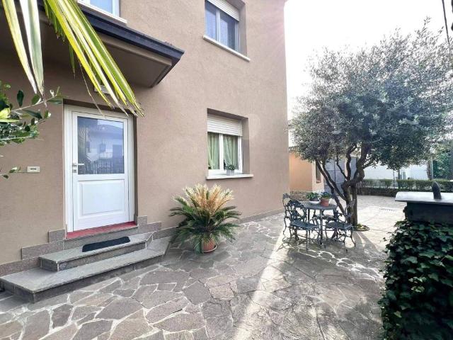 Villa Indipendente in vendita a Albano Sant'alessandro, Lombardia
