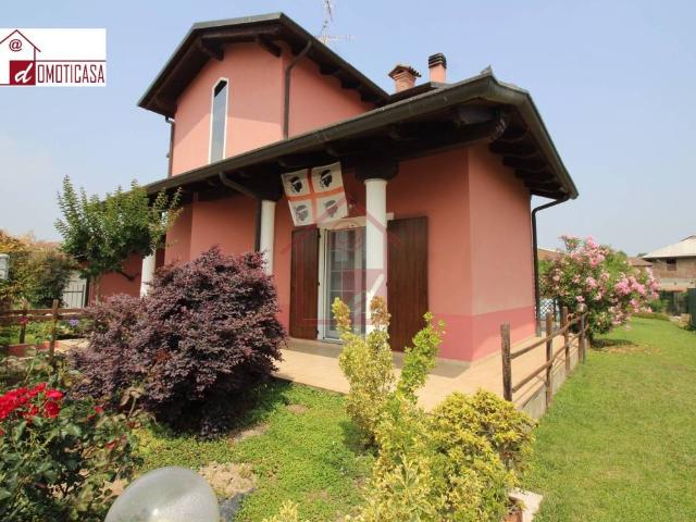 Villa Indipendente in vendita a Piemonte, Vercelli