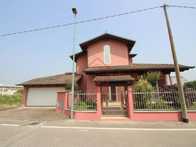Villa Indipendente in vendita a Piemonte, Vercelli