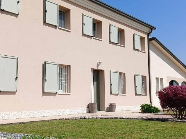 Villa Indipendente in vendita a Albaredo D'adige, Veneto