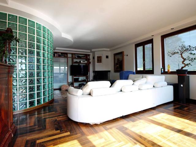 Villa Indipendente in vendita a Albavilla, Lombardia