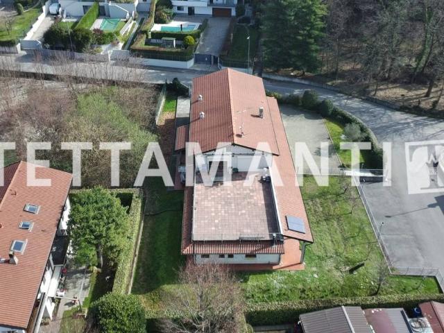 Villa Indipendente in vendita a Albavilla, Lombardia
