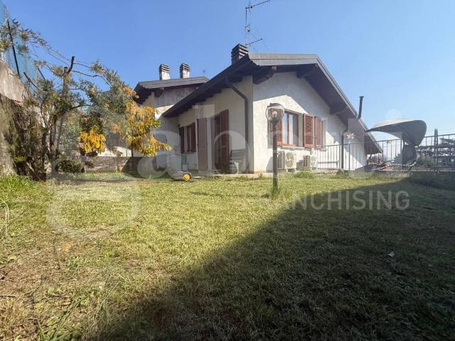 Villa Indipendente in vendita a Carcano, Albavilla