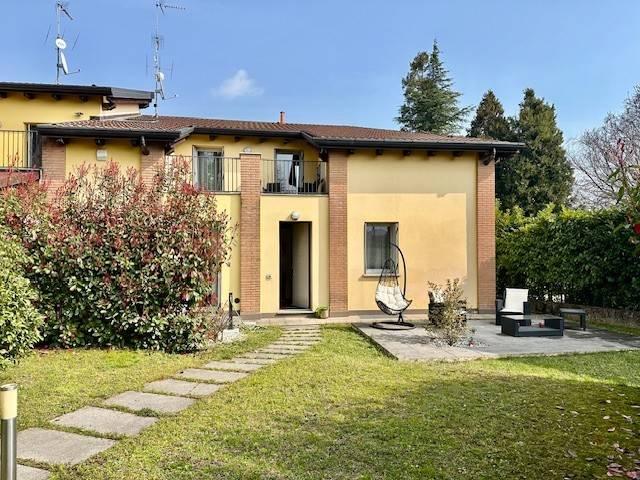 Villa Indipendente in vendita a Carcano, Albavilla