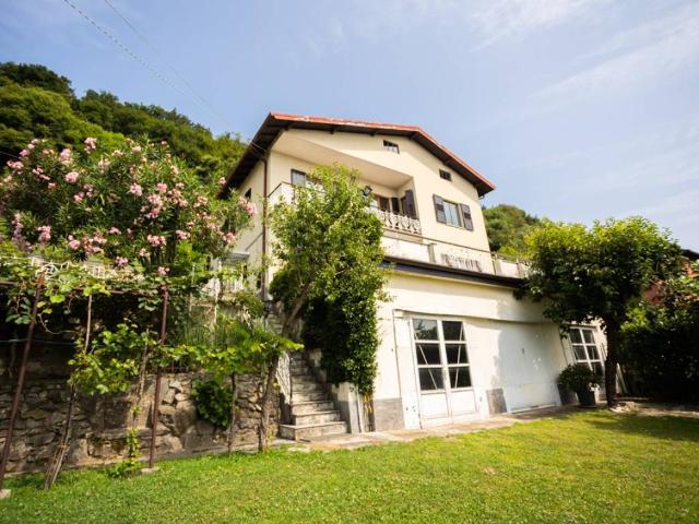 Villa Indipendente in vendita a Albavilla, Lombardia
