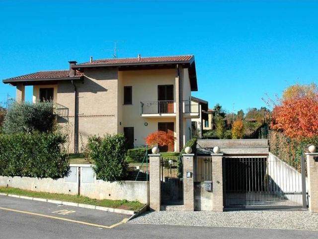 Villa Indipendente in vendita a Carcano, Albavilla