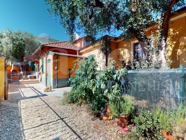 Villa Indipendente in vendita a Albenga, Liguria