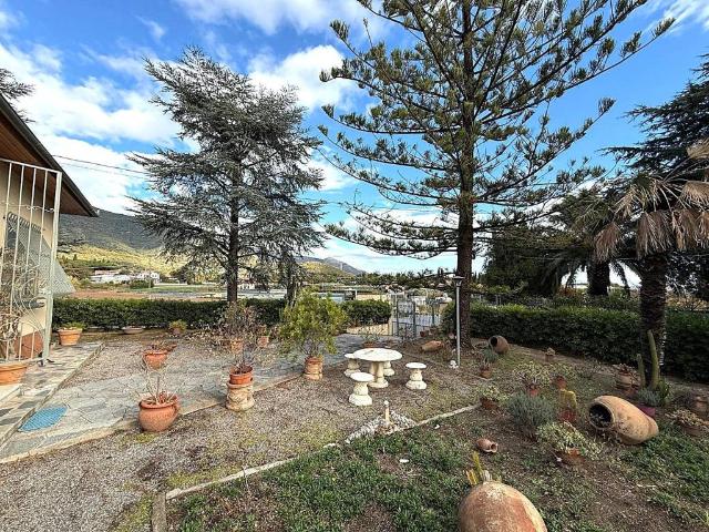 Villa Indipendente in vendita a Albenga, Liguria