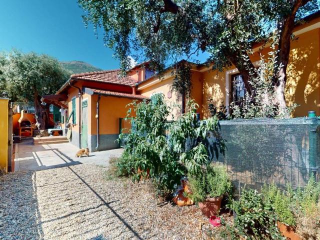 Villa Indipendente in vendita a Albenga, Liguria