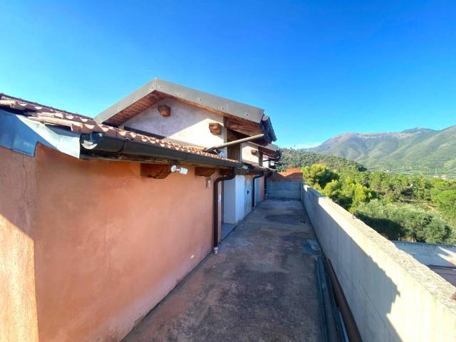 Villa Indipendente in vendita a Cisano Sul Neva, Liguria