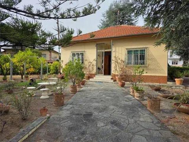 Villa Indipendente in vendita a Albenga, Liguria