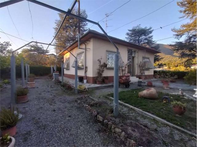 Villa Indipendente in vendita a Albenga, Liguria